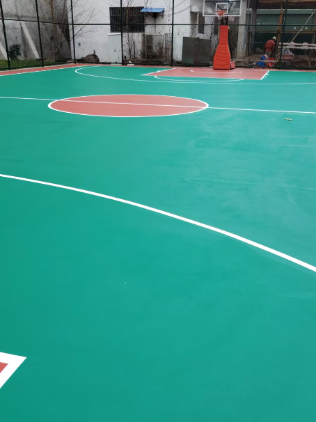 青岛 球场长期使用易出现地面开裂